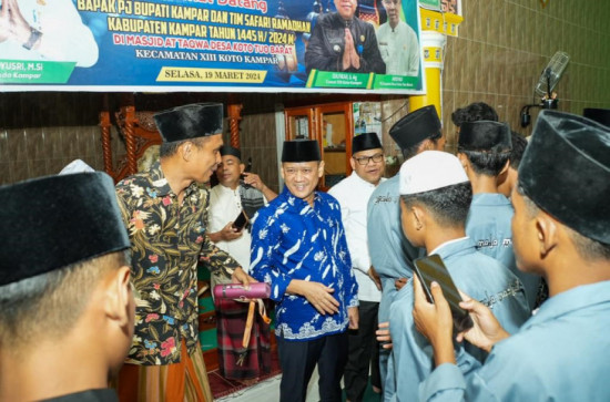 Safari Ramadhan ke XIII Koto Kampar, Jabarkan Program Pemerintah