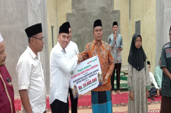 Kadis PMD Mewakili Pj. Bupati Kampar dalam Acara Safari Ramadhan 1445 H di Desa Kuntu