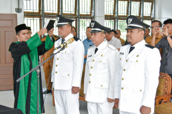 Pj Sekda Kampar Lantik 3 (tiga) Penjabat Kepala Desa.
