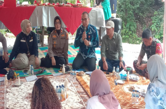 Kunjungan Kementerian ESDM, SKK Migas di Hutan Adat Imbo Putui Desa Petapahan Kec. Tapung