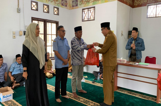 HALAL BIHALAL SERTA PEMBERIAN SANTUNAN DI LINGKUNGAN DINAS PMD KAB. KAMPAR