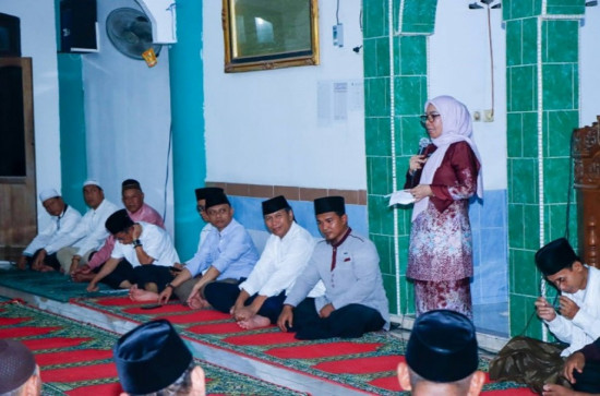 Wakil Bupati Kampar Dr. Hj. Misharti, S.Ag., M.Si., berkunjung ke Masjid Al-Huda Desa Bina Baru