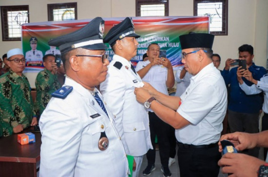 Mewakili Bupati Kampar Kepala Dinas PMD Secara Resmi Melantik Pj. Kepala Desa Mentulik & Desa Baru