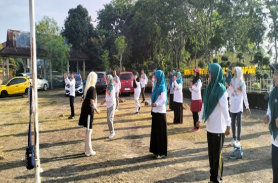 TP. PKK Kab. Kampar Laksanakan Senam Sehat Dan Gotong Royong Bersama