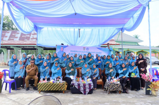 Ketua TP-PKK Kab. Kampar Hadiri Acara Pembinaan & Penilaian Lomba Aku Hatinya PKK di Koto Tuo Barat