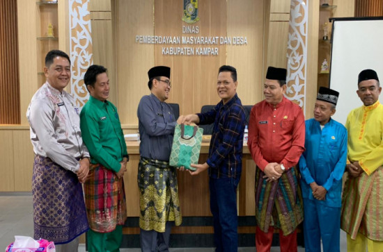 Pelepasan Purna Tugas Sekretaris Dinas PMD Drs. Darusmar, M.Si