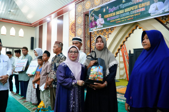 Safari Ramadhan di Desa Siabu, Wabup Kampar Misharti Dorong Penguatan UMKM