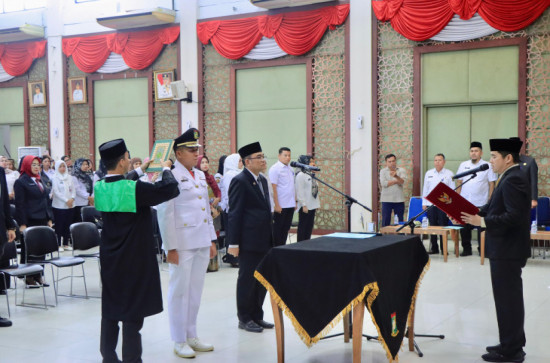 Pj Sekda Kampar Kukuhkan dan Lantik 43 Pejabat Administrator dan Pengawas di Lingkup Pemkab Kampar.