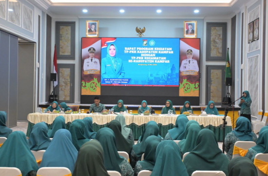 Ketua TP-PKK Kabupaten Kampar Pimpin Rapat Program Kegiatan Bersama TP-PKK Kecamatan Se-Kab. Kampar