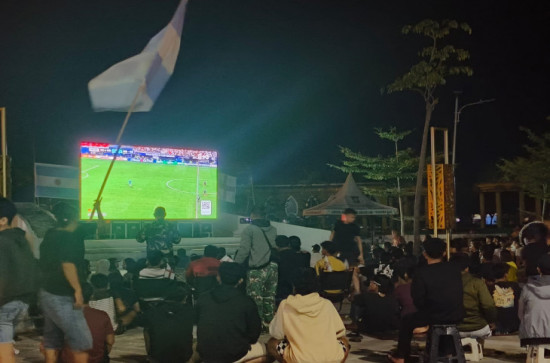 Dorong UMKM Lokal, Pemkab Kampar Gelar Fasilitas Nobar Piala Dunia di Taman Kota Bangkinang.