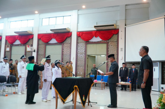 Bupati Kampar Lantik dan Ambil Sumpah 22 Penjabat Kepala Desa