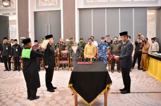 Bupati Kampar Ahmad Yuzar Lantik dan Ambil Sumpah Jabatan Sekretaris Daerah Kabupaten Kampar.